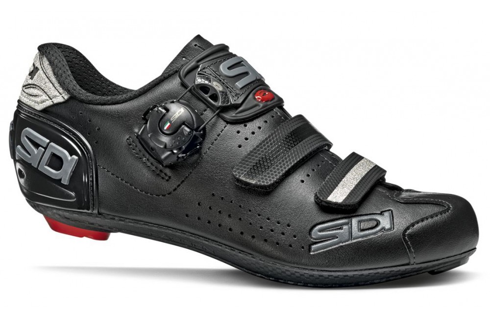 black bike shoes